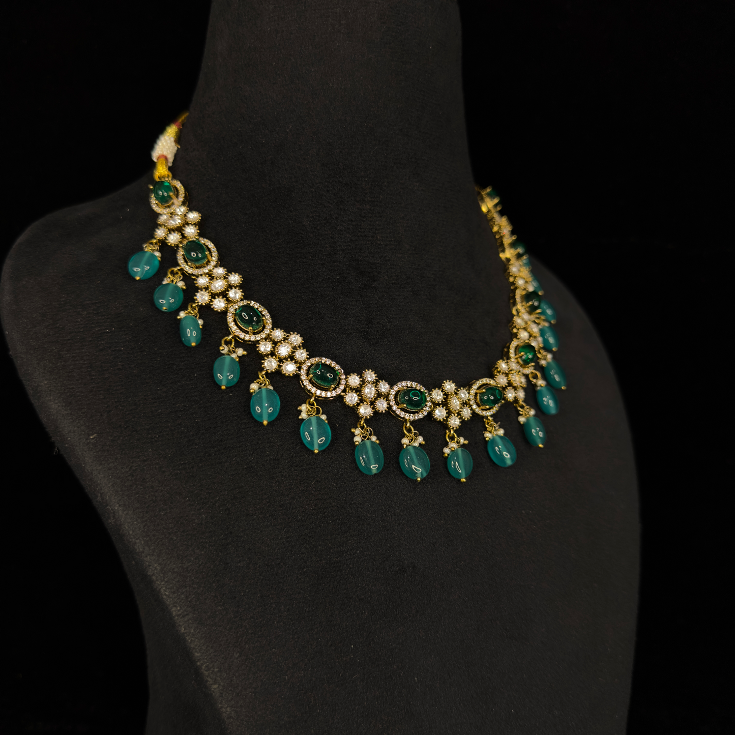 Floral Victorian beads Necklace with earrings