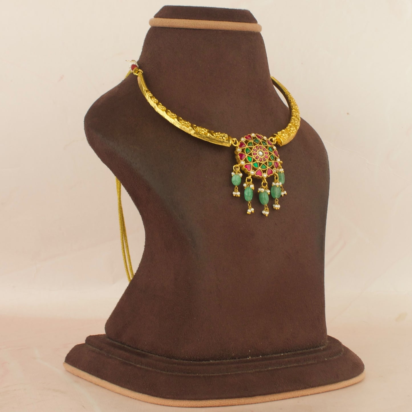 Sleek Floral Design Locket Jadau Kundan Kanti
