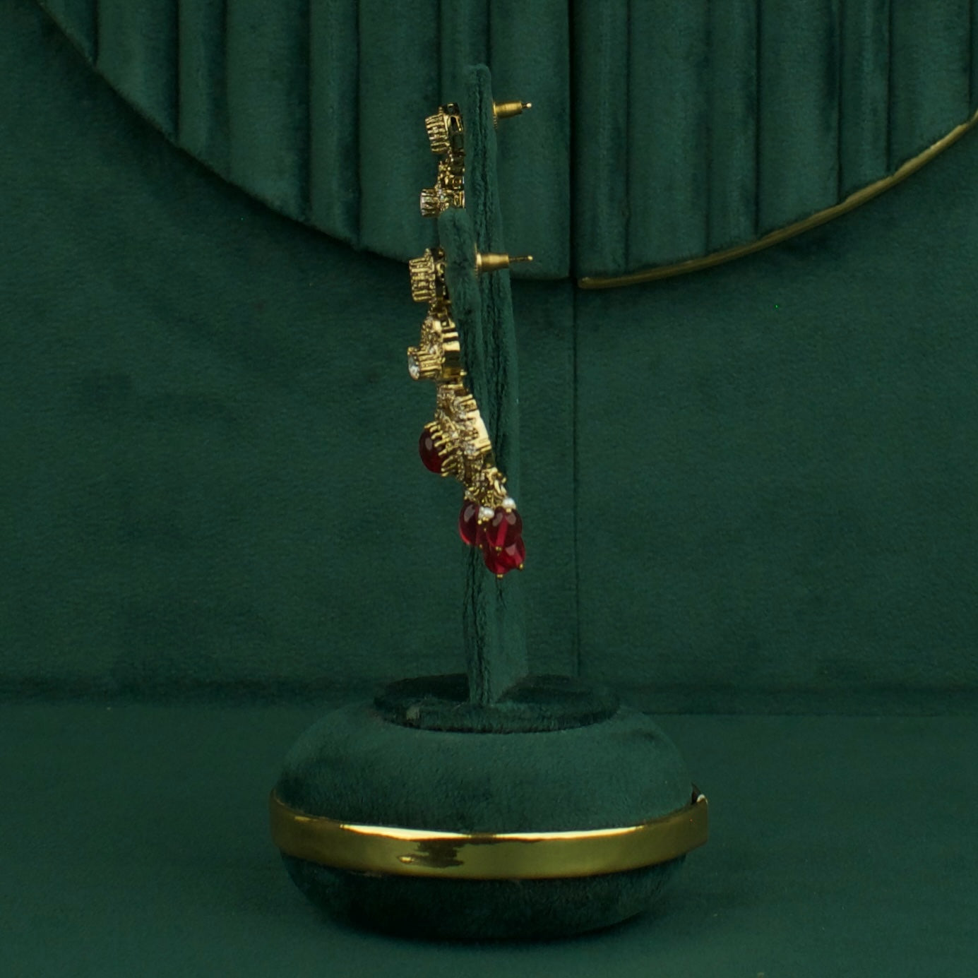 Royal Victorian Polki Necklace Set with Gemstone Accents