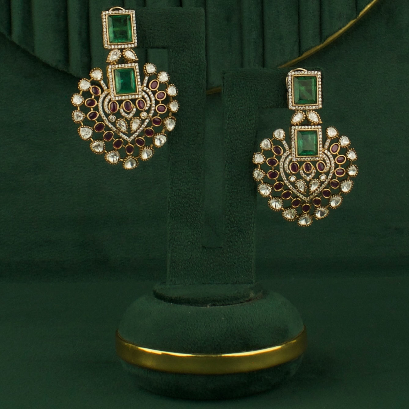 Sleek Graceful Design Polki Victorian Short Necklace Charm