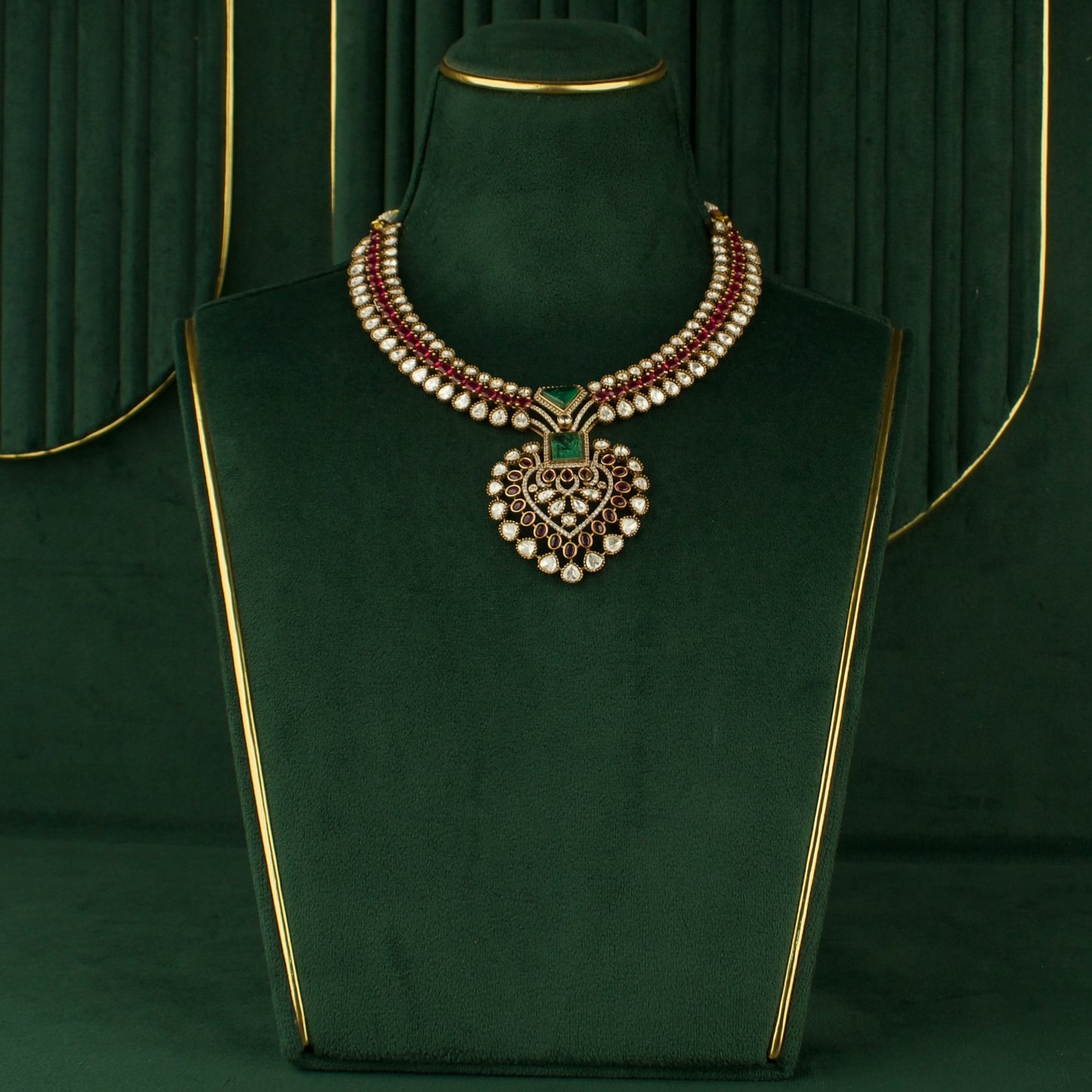 Sleek Graceful Design Polki Victorian Short Necklace Charm