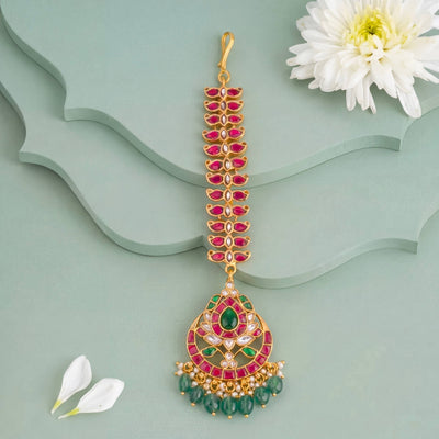 Delicate Jadau Kundan Maang Tikka With Emerald Drops