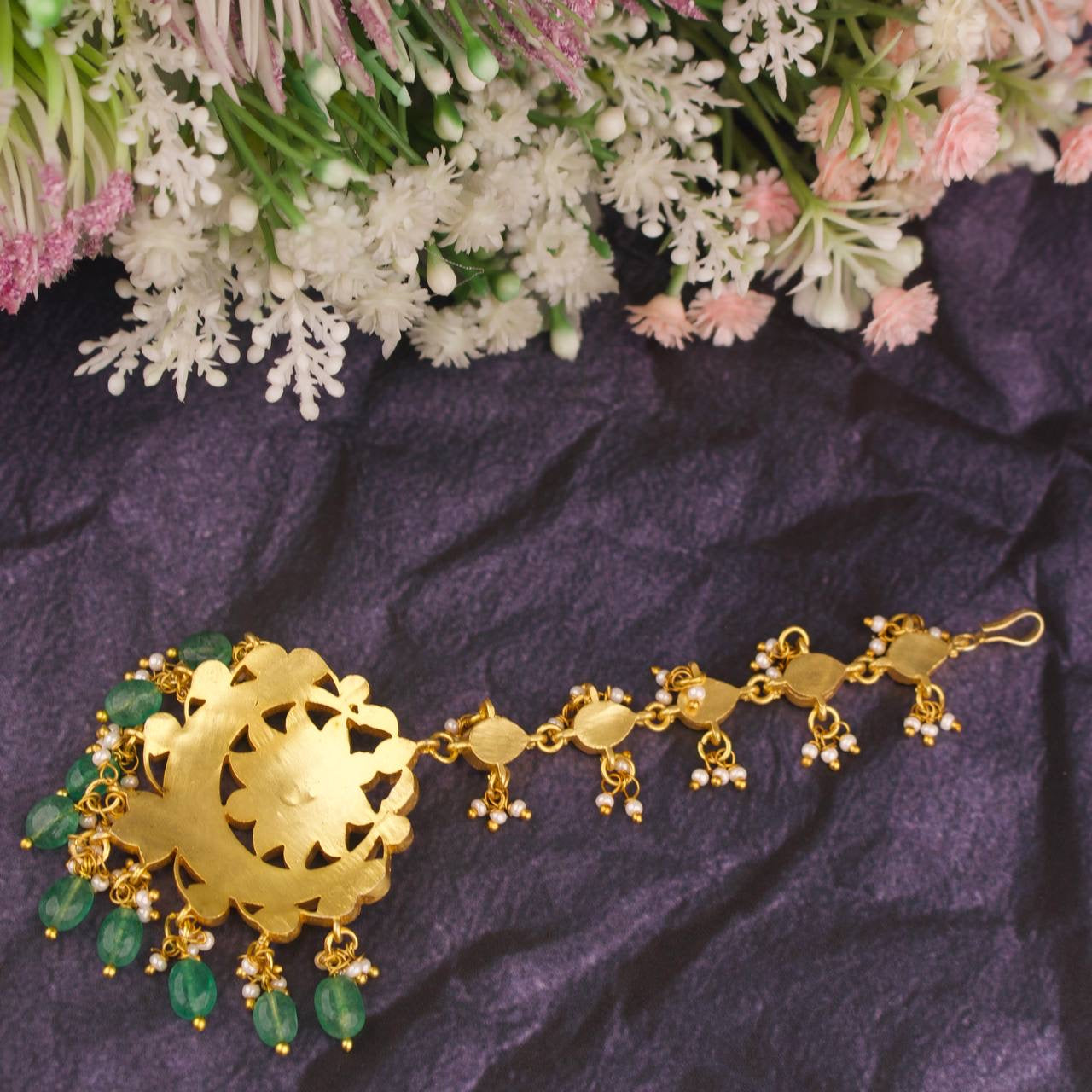 Grand Jadau Kundan Maangtika With Beads Hangings