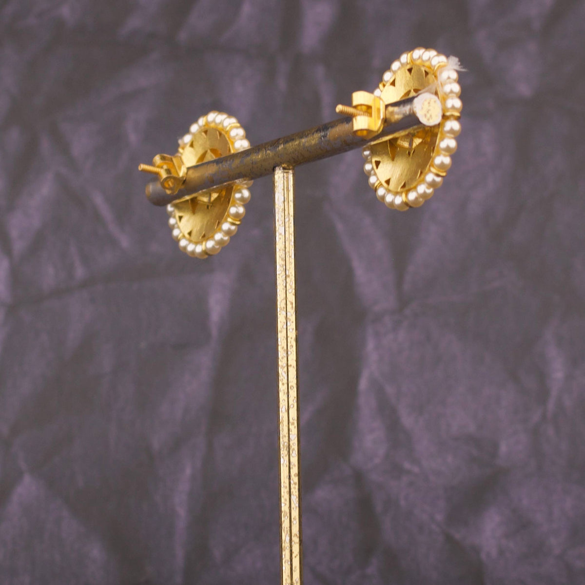Designer Jadau Kundan Studs With Pearl Bordering Close-up Design & Gemstone Detailing - Dulhan Jewels