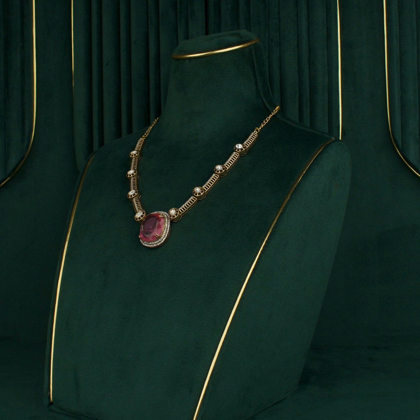 Sleek Victorian Short Necklace With Earrings