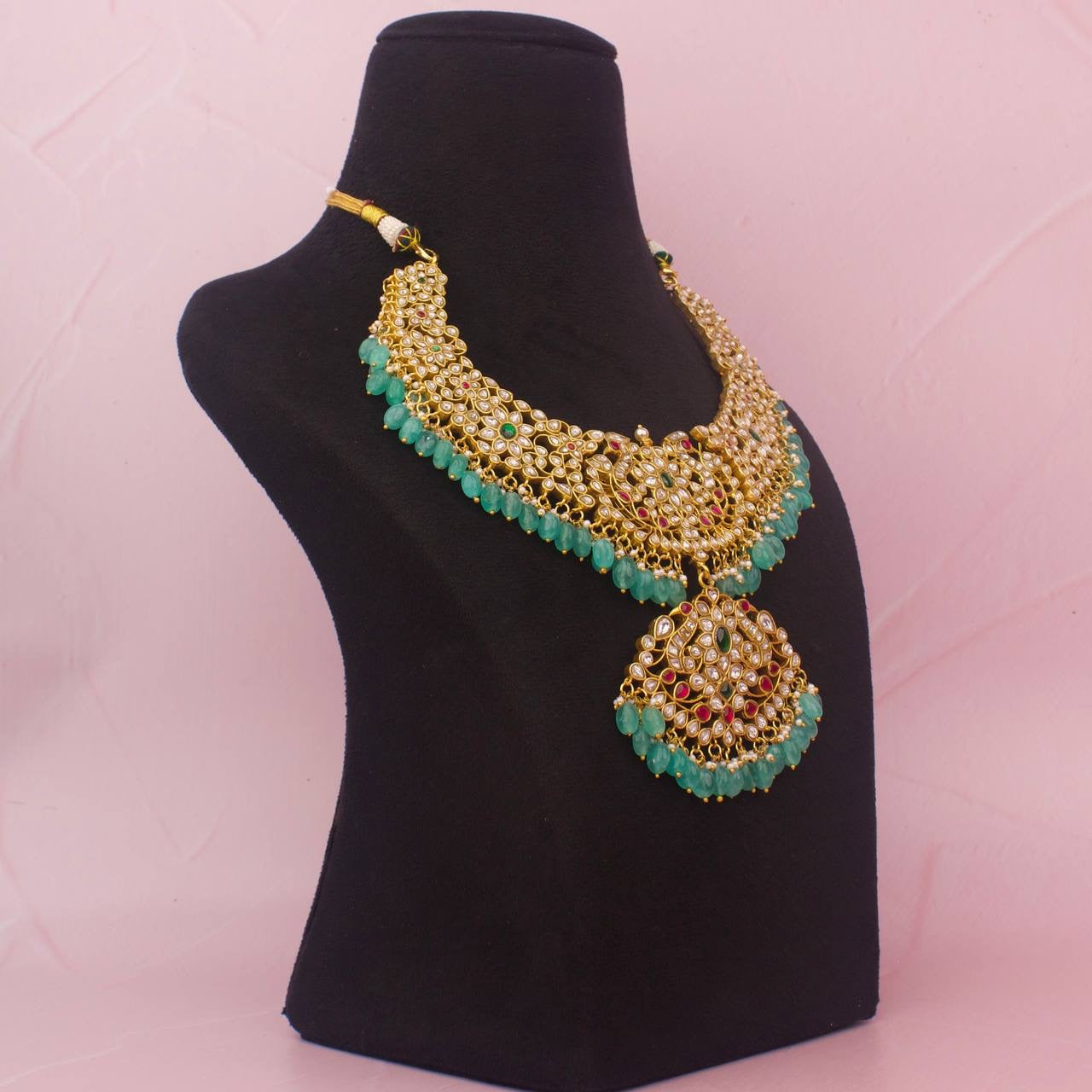 Grand Jadau Kundan Neckace In White Kundan Stones