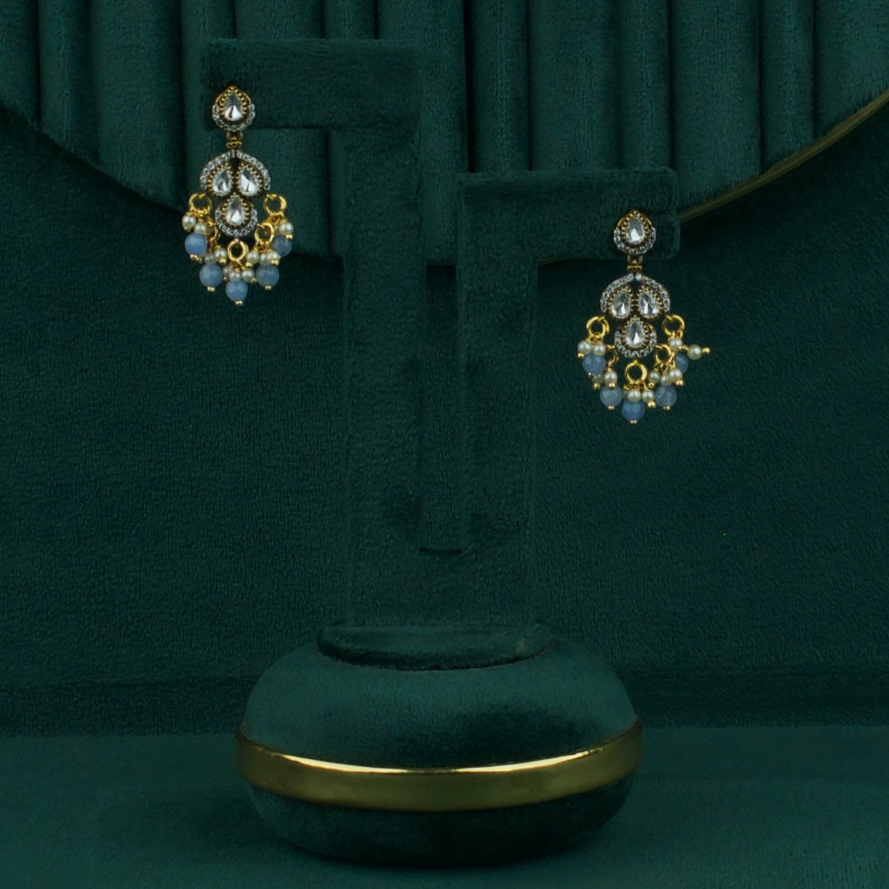 Elegant Splendor: Victorian Polki Short Necklace Set