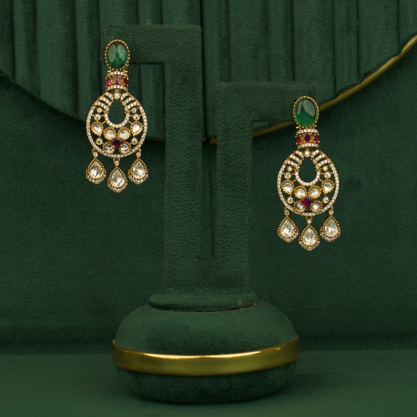 Sleek Kanti Style Victorian Fusion Necklace With Matching Earrings