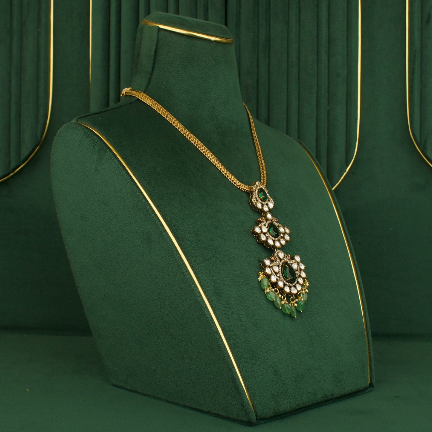 Classic Victorian Finishing Nanthad Necklace With Earring
