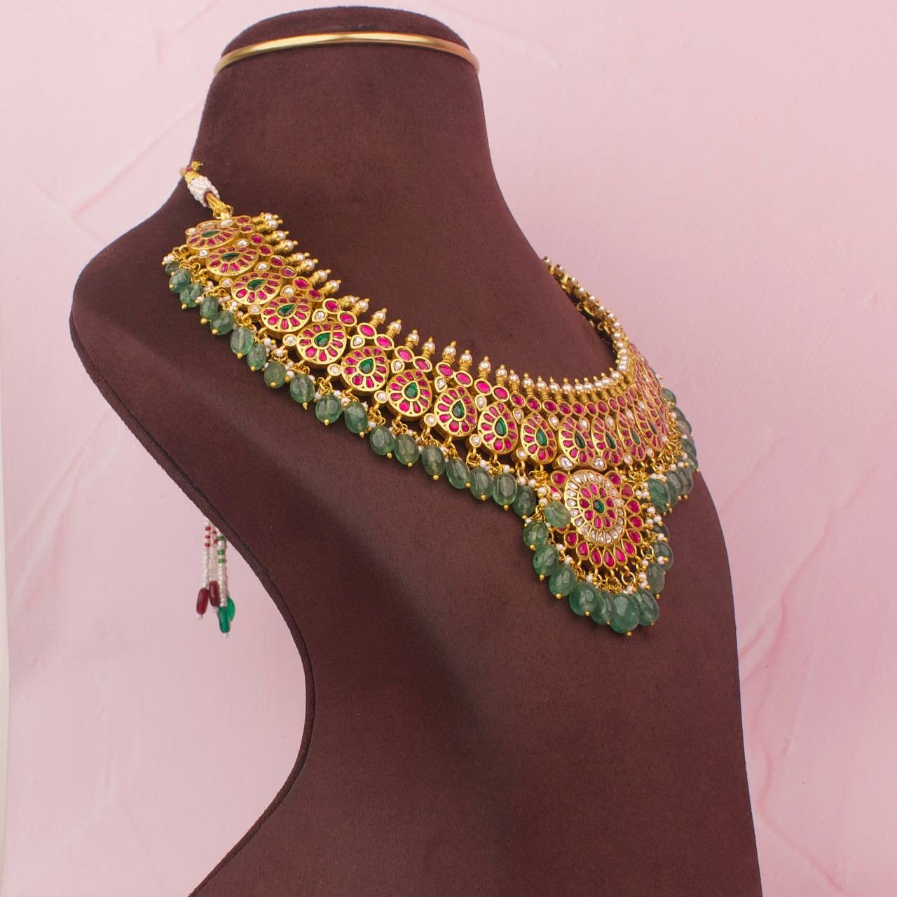 Unqiue Sleek Floral Design Jadau Kundan Necklace With Green Beads As Hangings