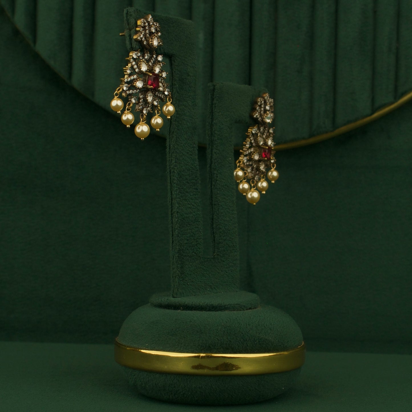 Radiant Design Fusion Kundan & Polki Victorian Short Necklace Set