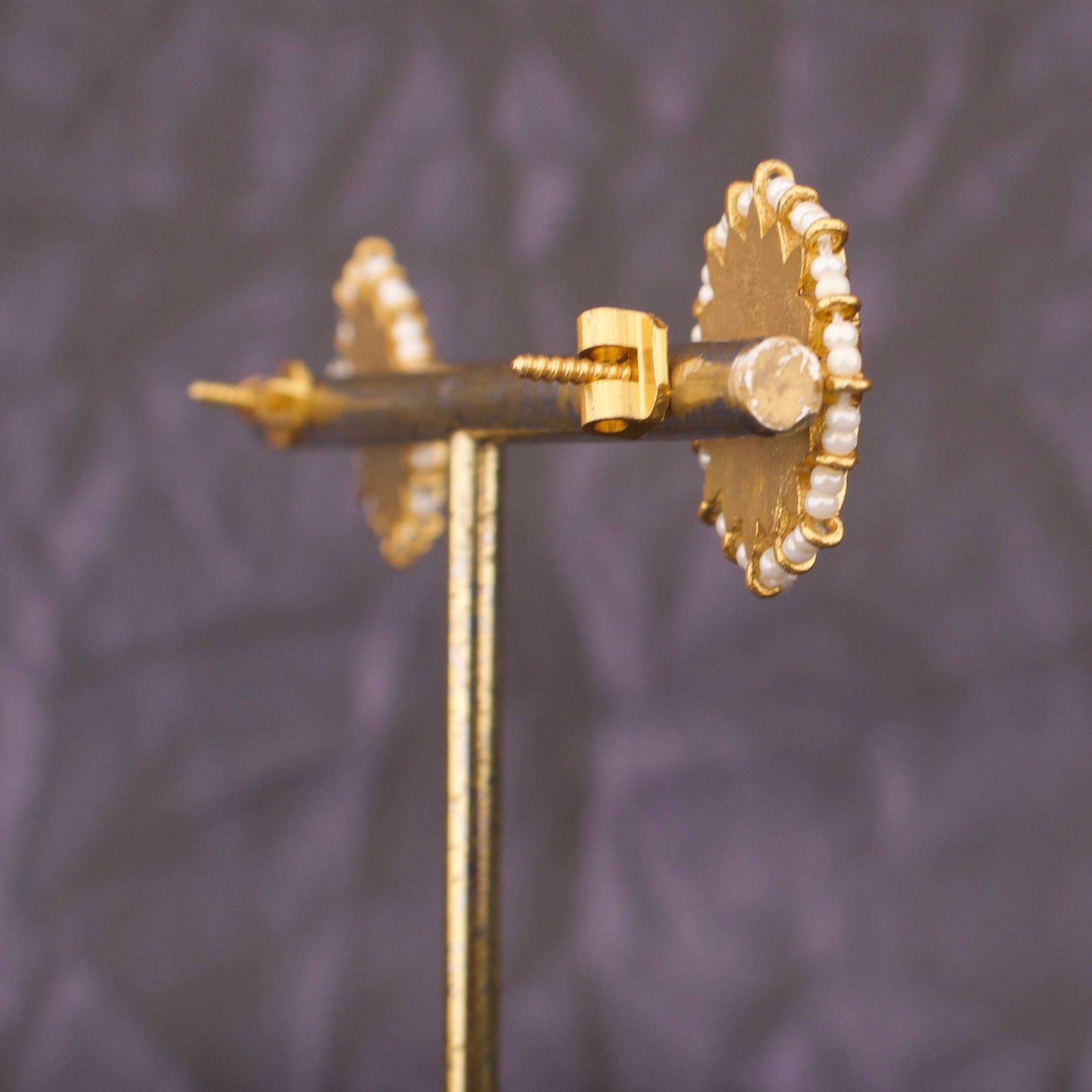 Elegant Jadau Kundan Studs With Pearl Detailing