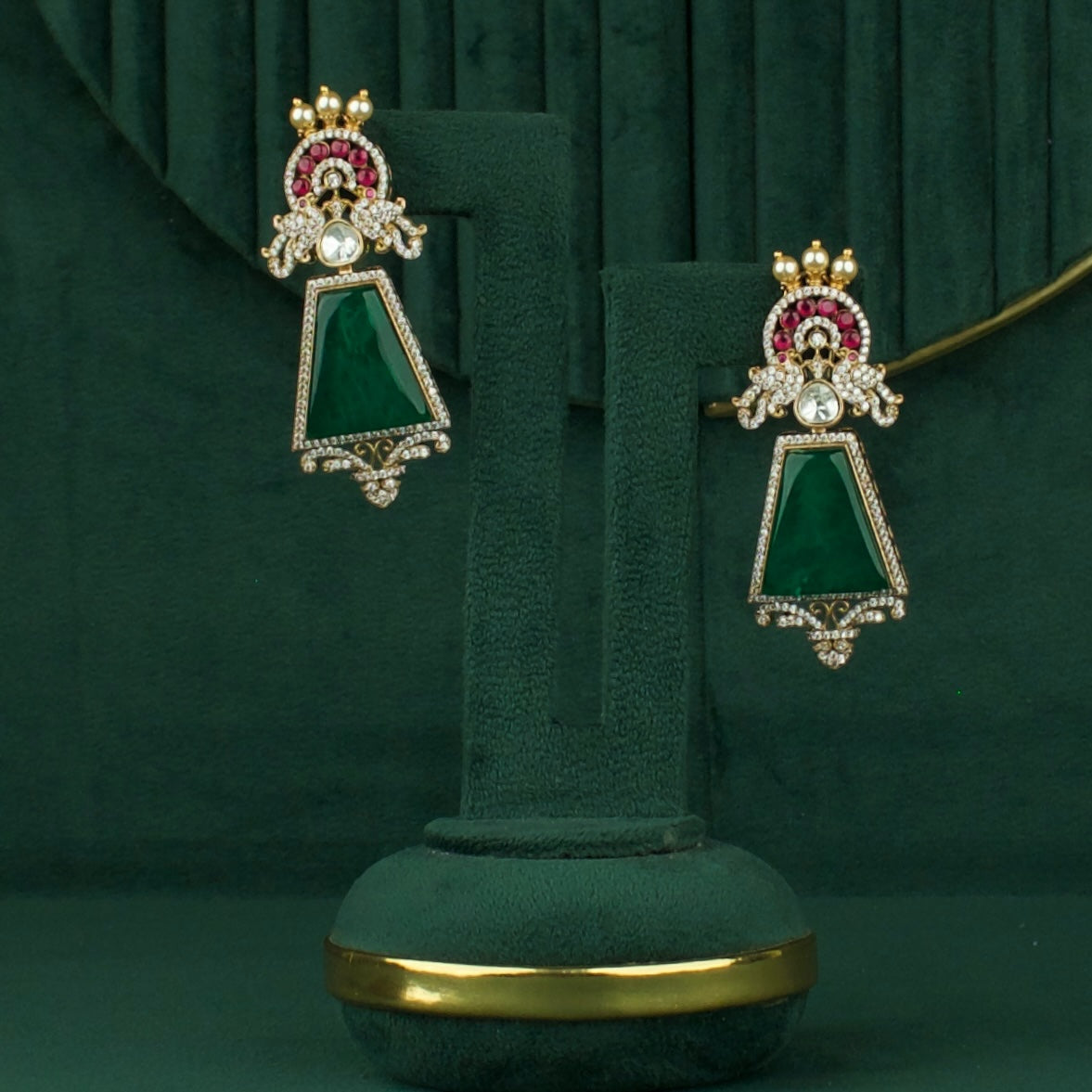 Big Emerald Stone Victorian Necklace Set With Earrings