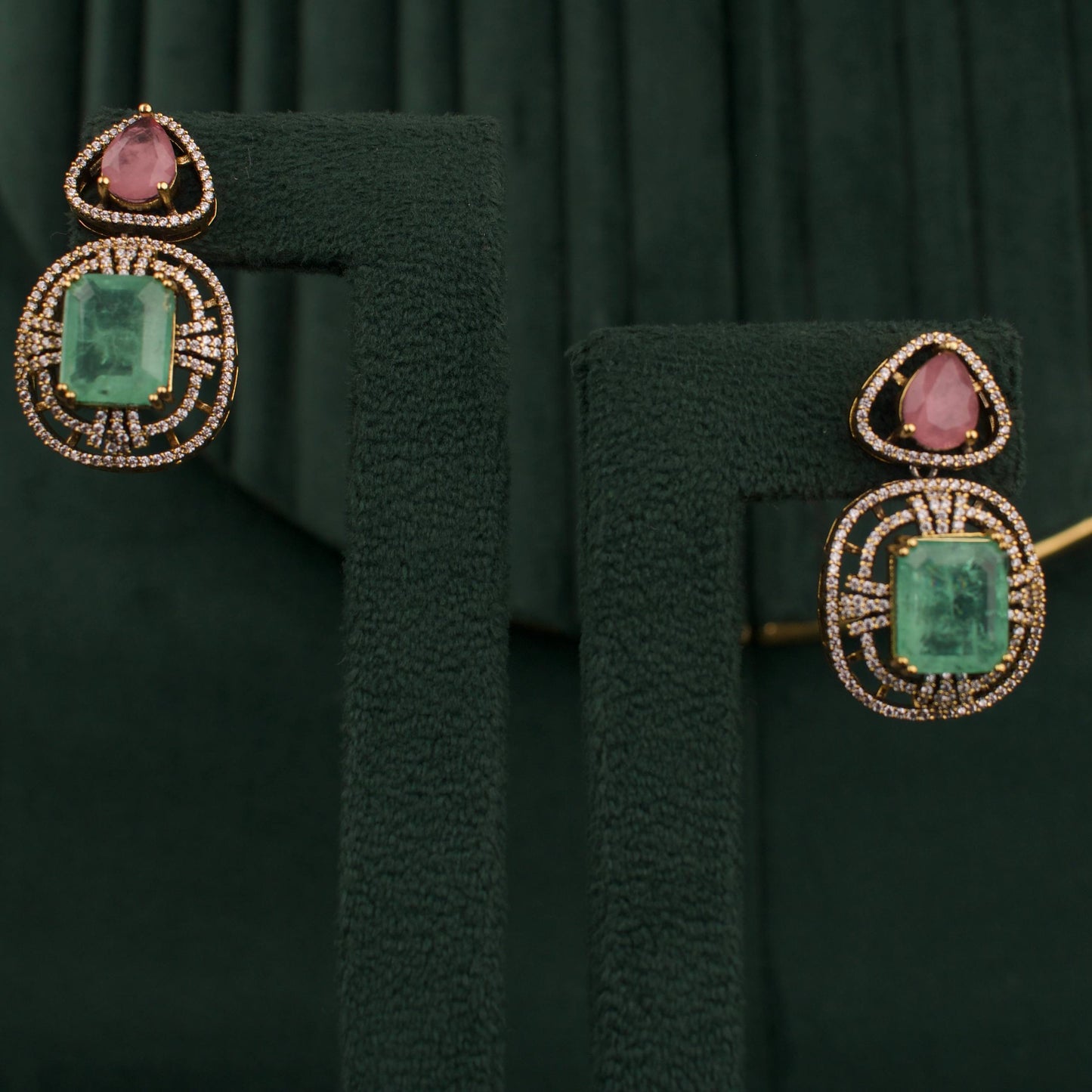 Delicate Victorian Kanti Style Necklace Set