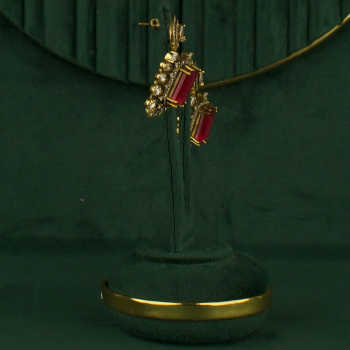 Sleek Design Polki Victorian Necklace with Matching Earrings