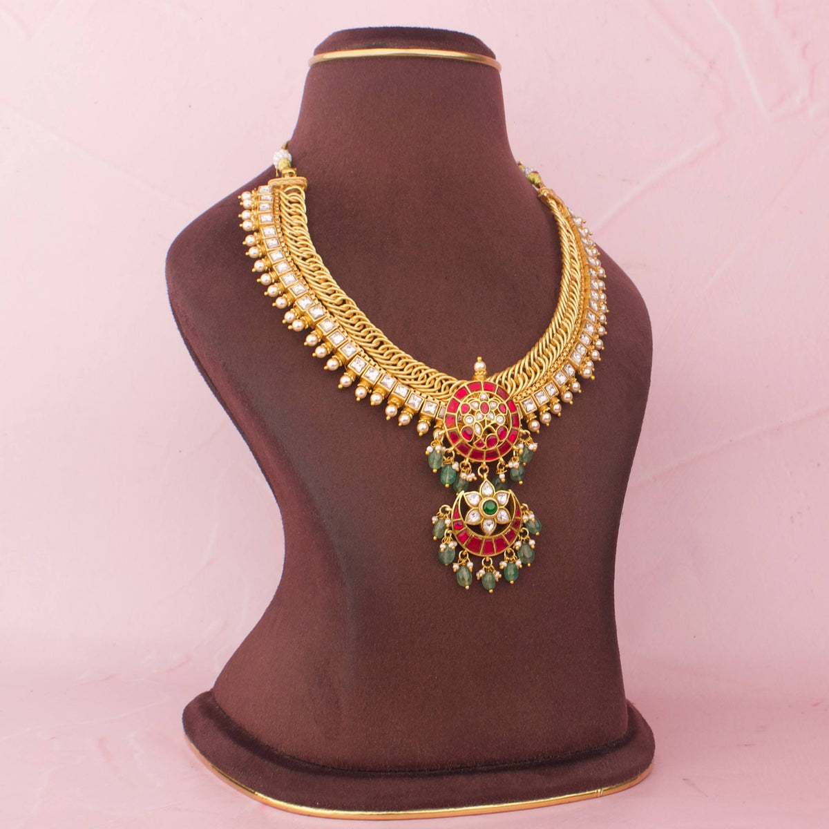 Side view of premium Traditional Jalebi Jadau Kundan Necklace With Emerald Beads
