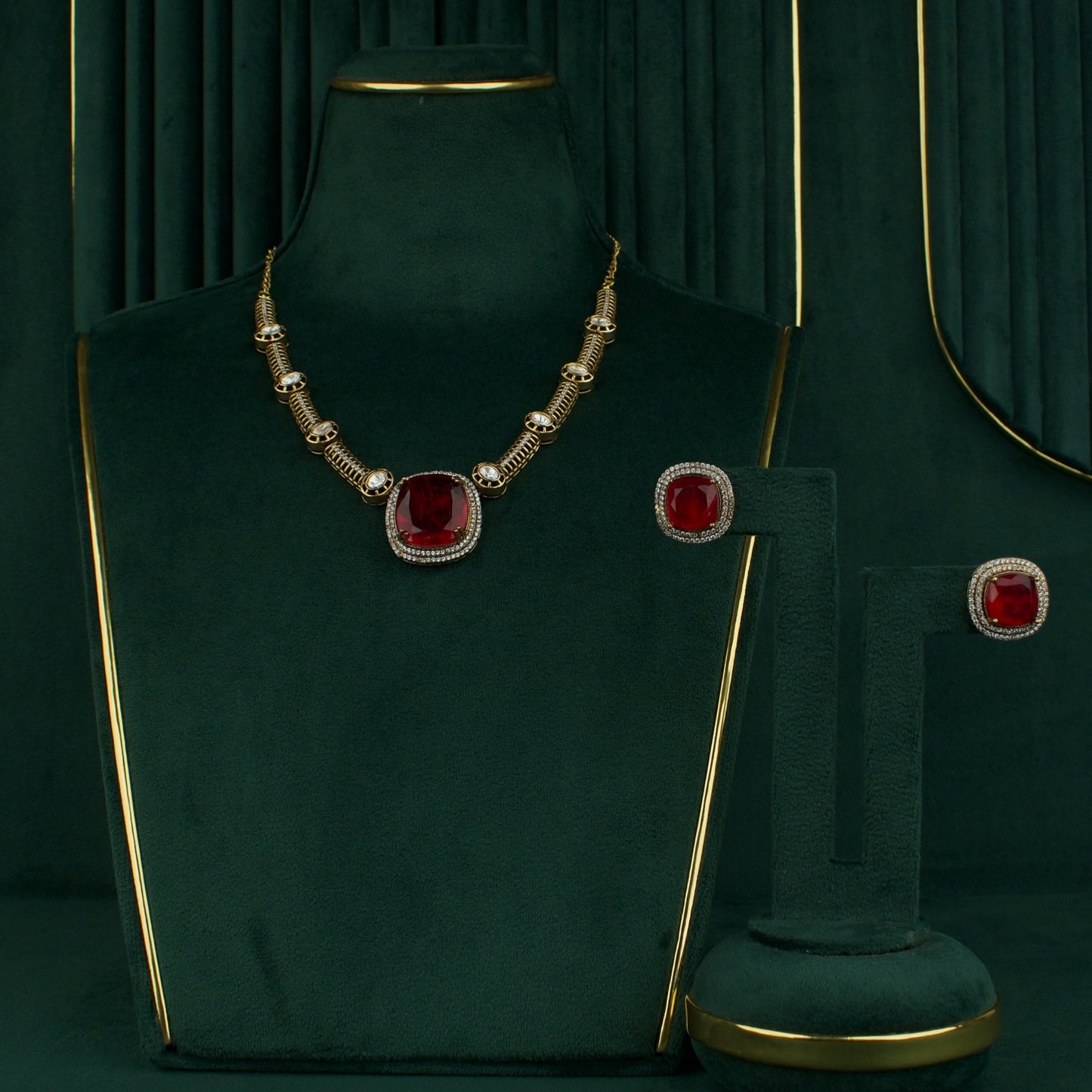 Sleek Victorian Short Necklace With Earrings