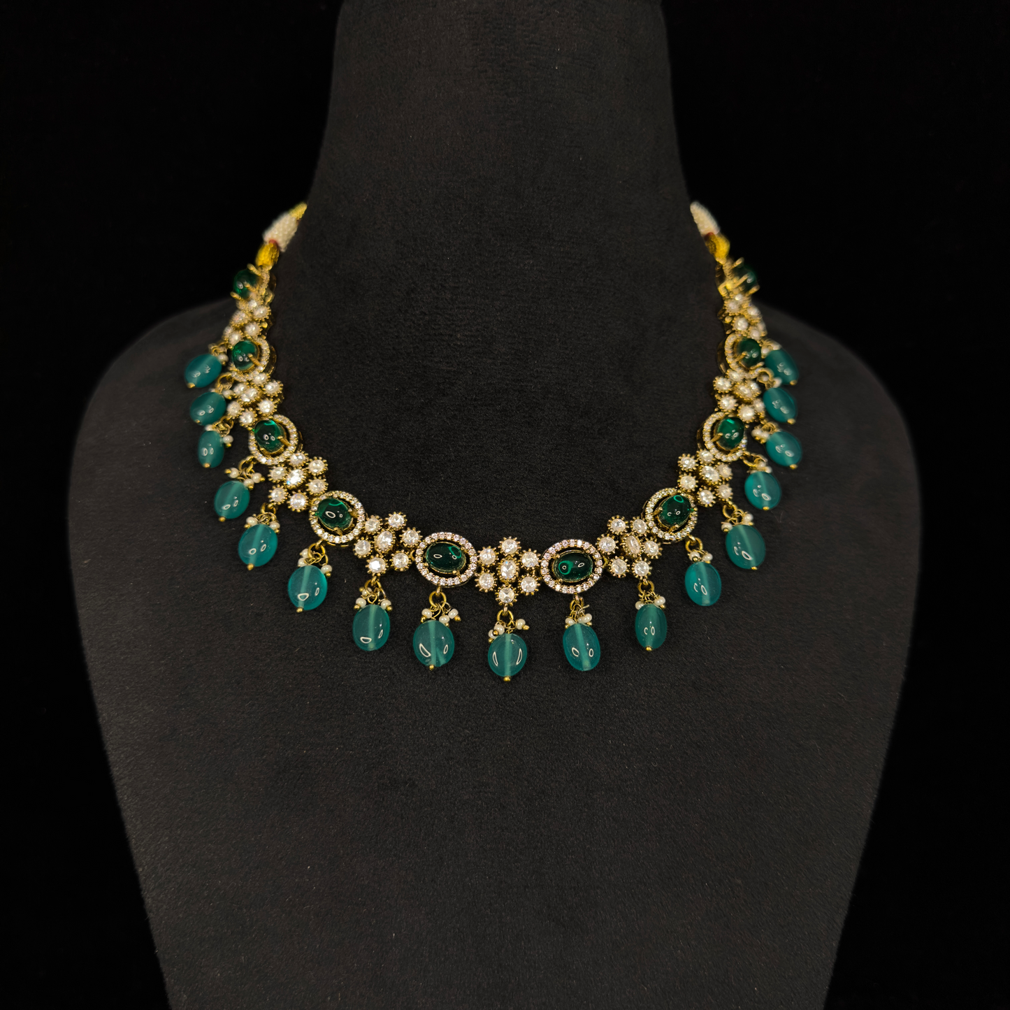 Floral Victorian beads Necklace with earrings