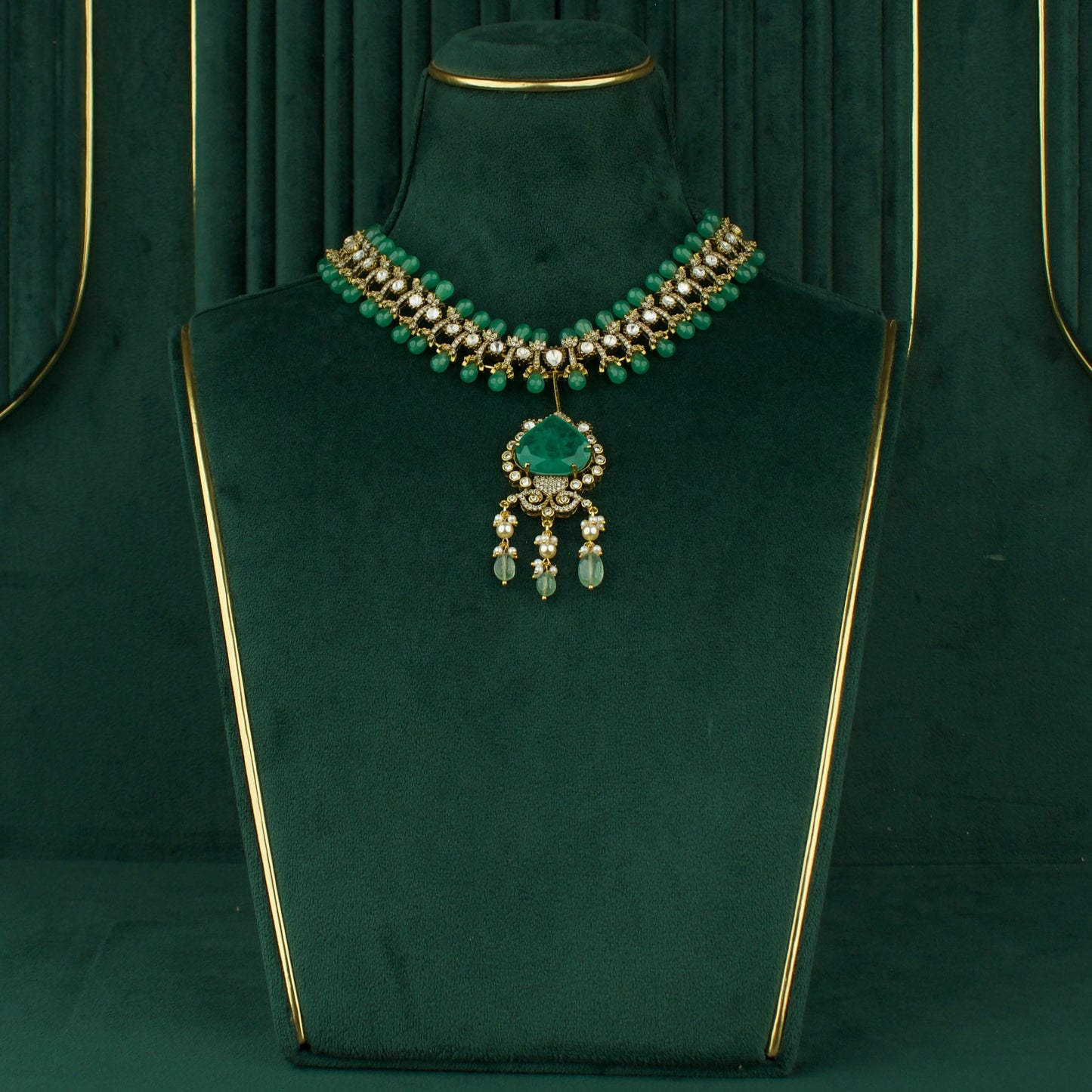 Captivating Design Polki Victorian Short Necklace With Matching Earrings