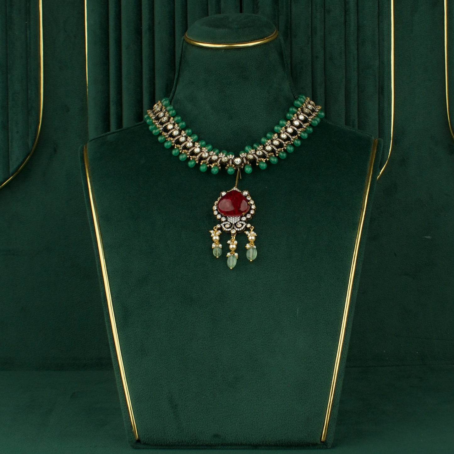 Captivating Design Polki Victorian Short Necklace With Matching Earrings