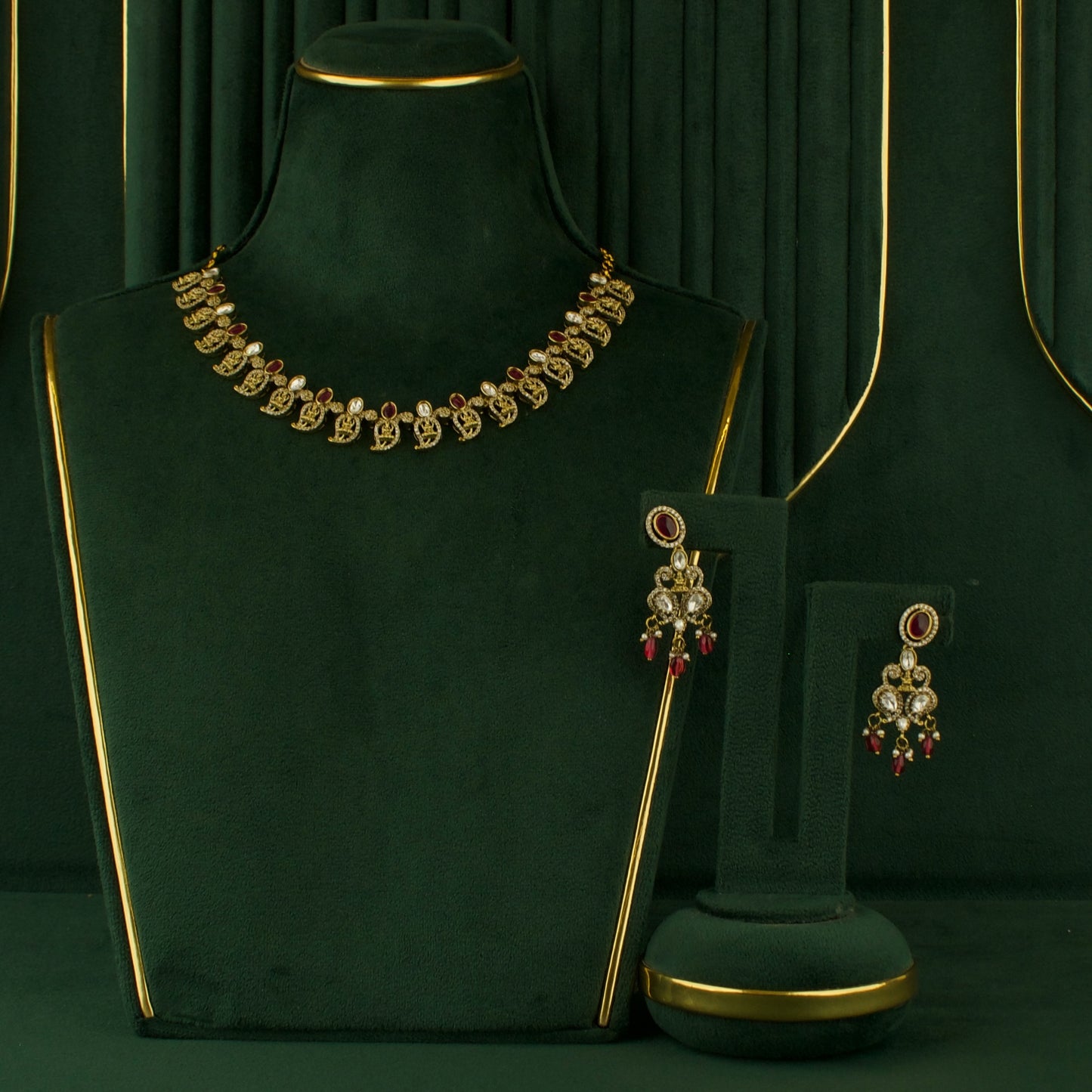 Sleek Mango Design Fusion Kundan & Polki Victorian Necklace Set