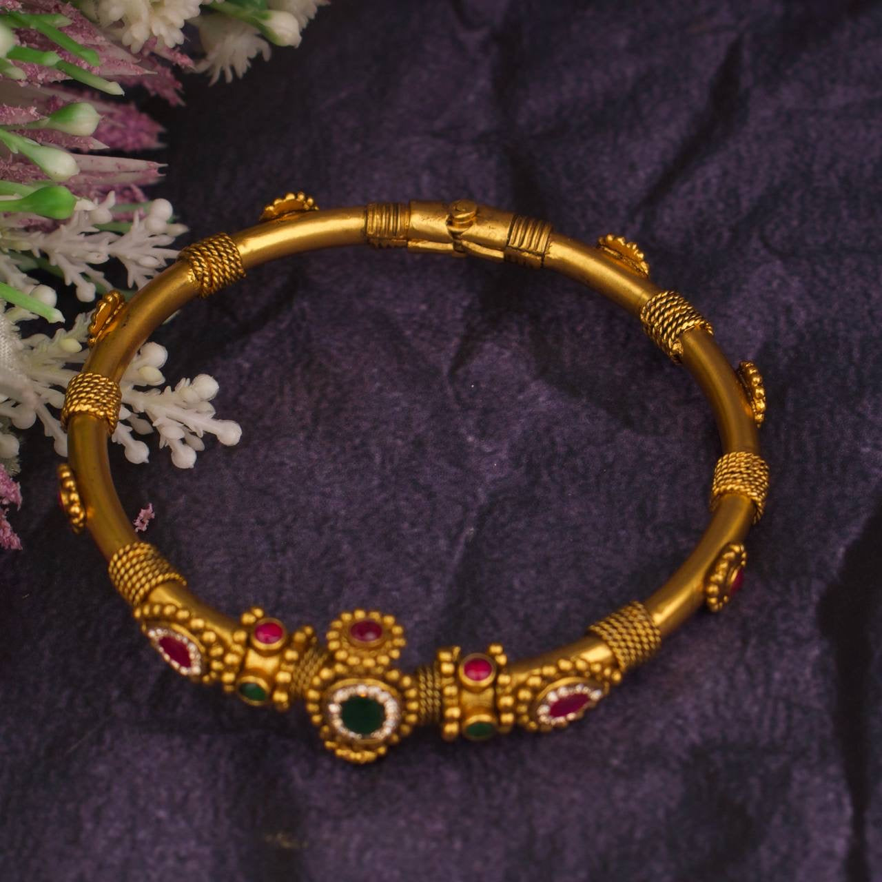 Antithesis Gold Style Single Kada