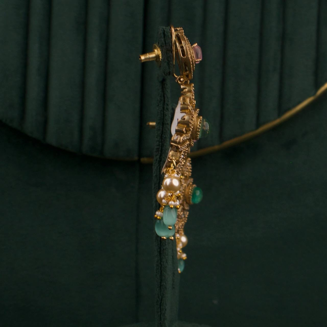 Regal Victorian Short Necklace With Green Beads Hanging