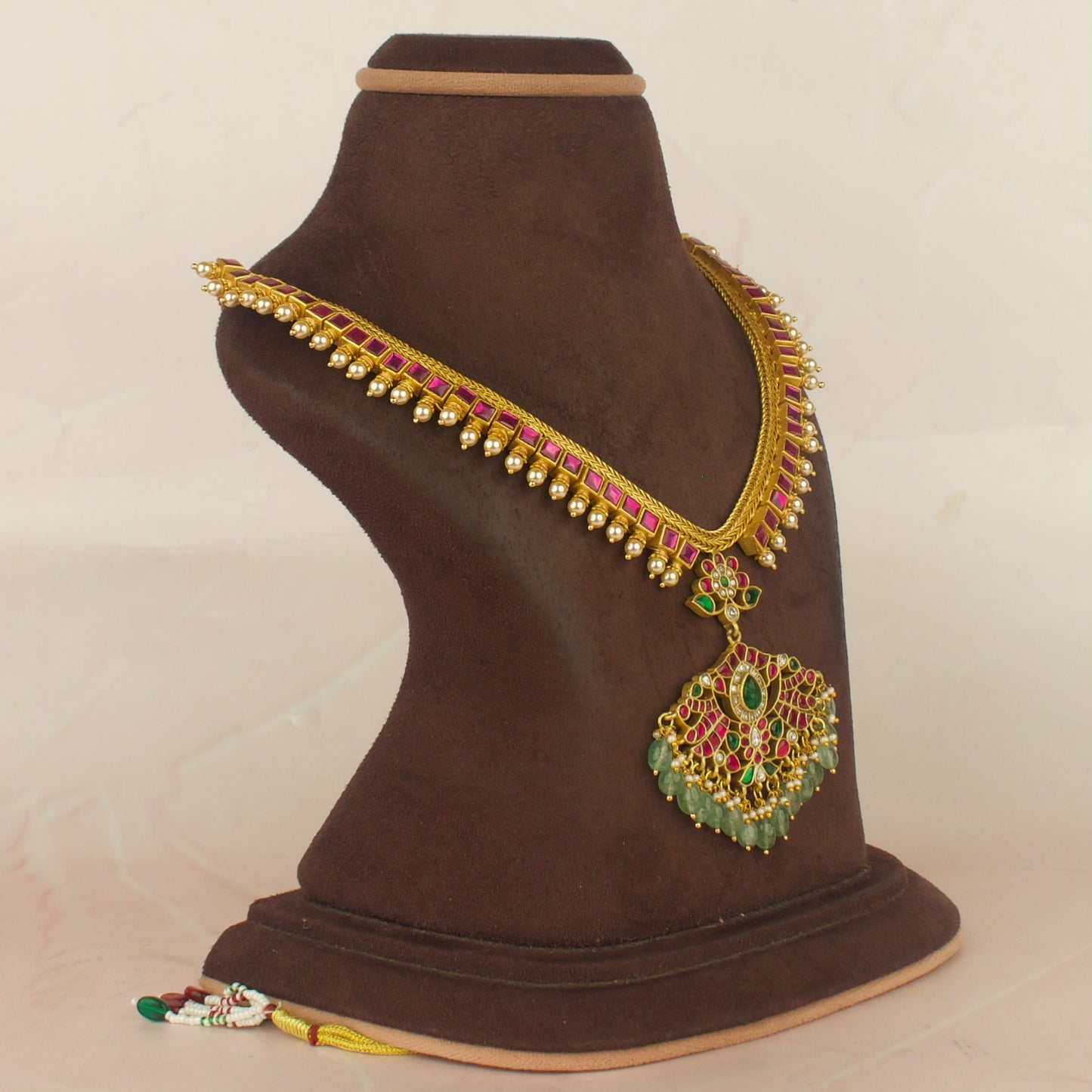 Unique Dazzling Design Jadau Kundan Necklace Surrounding Pearls
