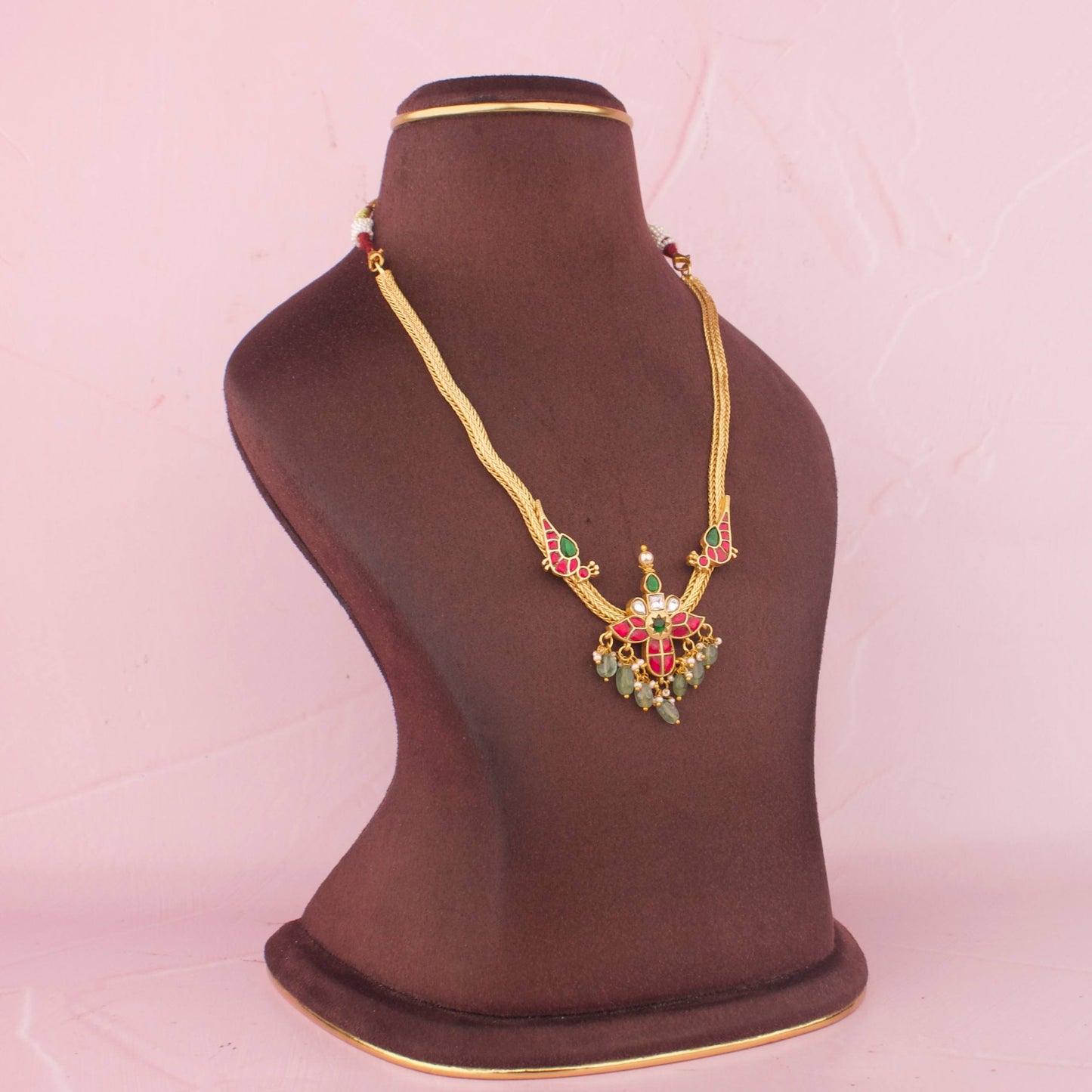 Nantad Chain Necklace With Emerald Drops And Pendant