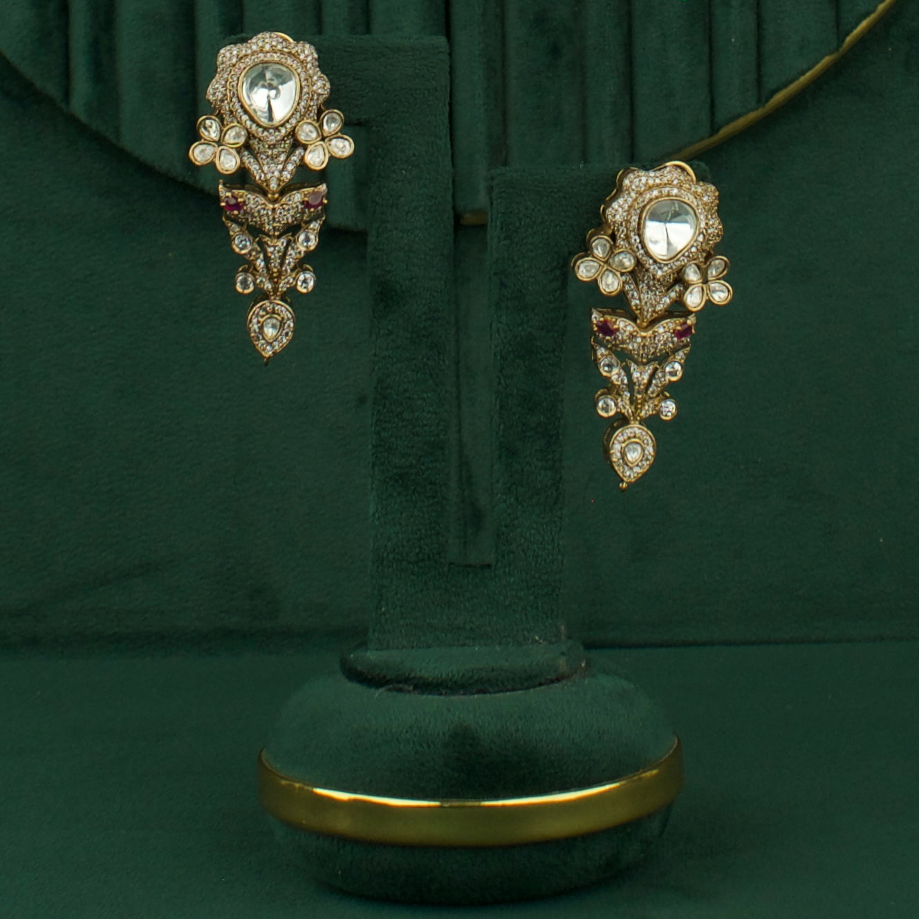Exquisite Polki Victorian Short Necklace with Matching Earrings