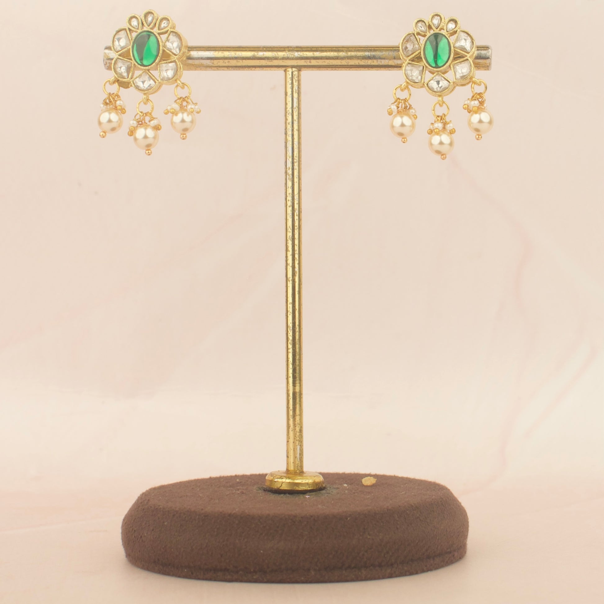 Charming Jadau Kundan Nantad style Short Necklace with Earrings