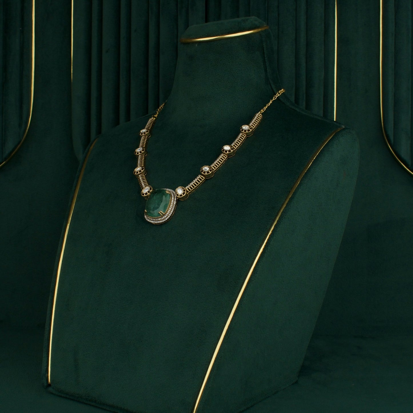 Sleek Victorian Short Necklace With Earrings