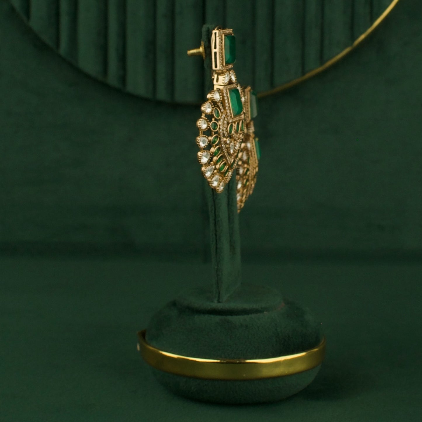 Sleek Graceful Design Polki Victorian Short Necklace Charm