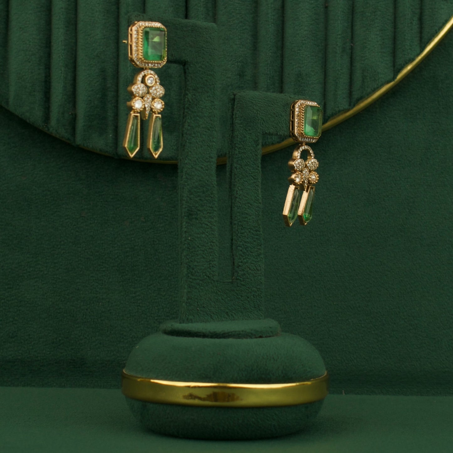 Majestic Victorian Short Necklace With Earrings