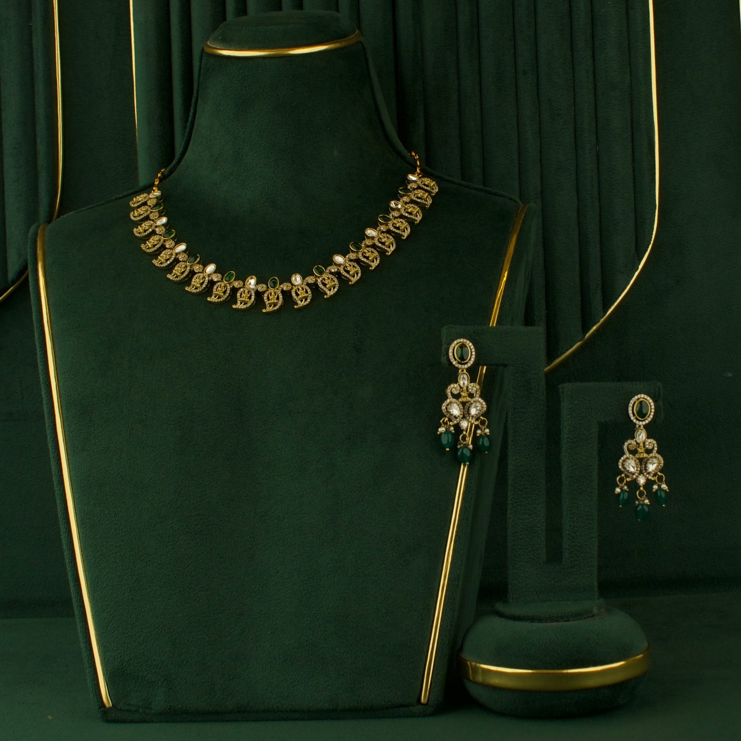 Sleek Mango Design Fusion Kundan & Polki Victorian Necklace Set