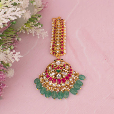Bridal Jadau Kundan Maang Tikka With Emerald Green Beads