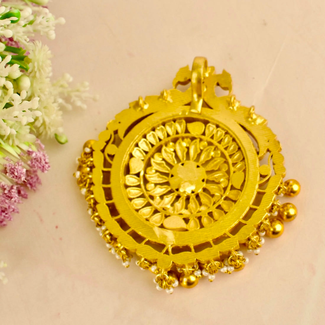 Captivating Floral Design Jadau Kundan Locket with Golden pearl