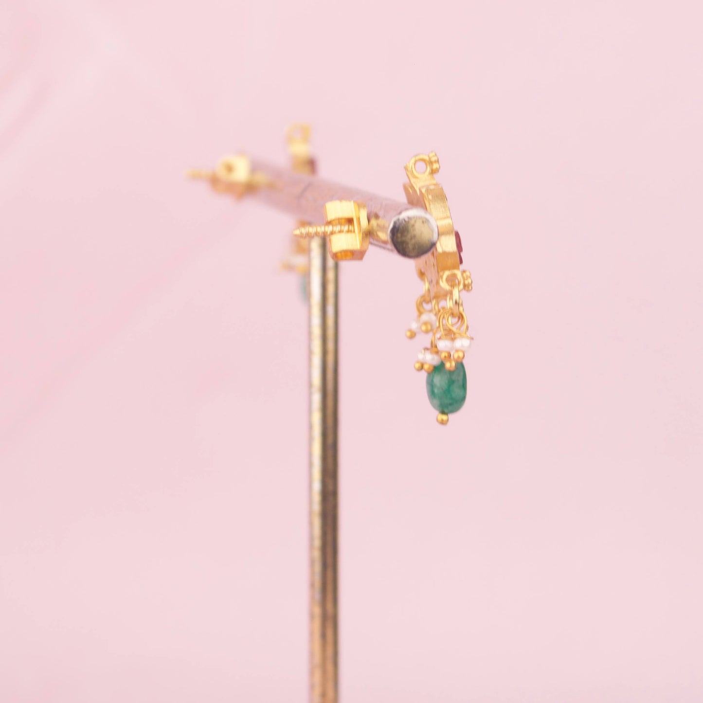 Minimal Pearl Choker With Floral Detailing And Green Beads