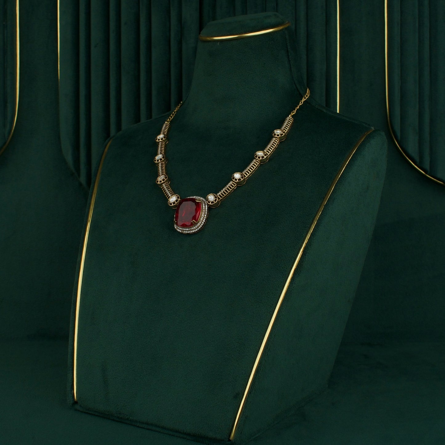 Sleek Victorian Short Necklace With Earrings