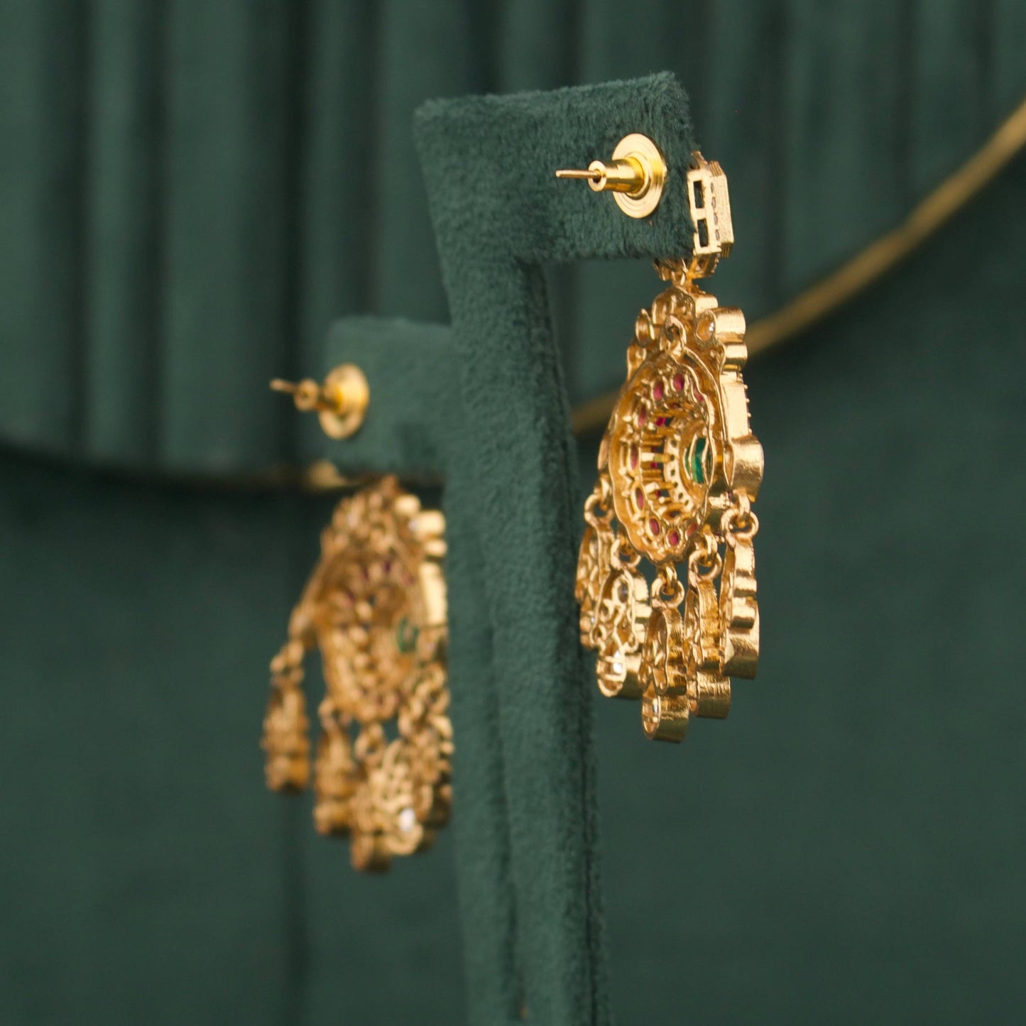 Classy Victorian Short Necklace Set With Matching Earrings