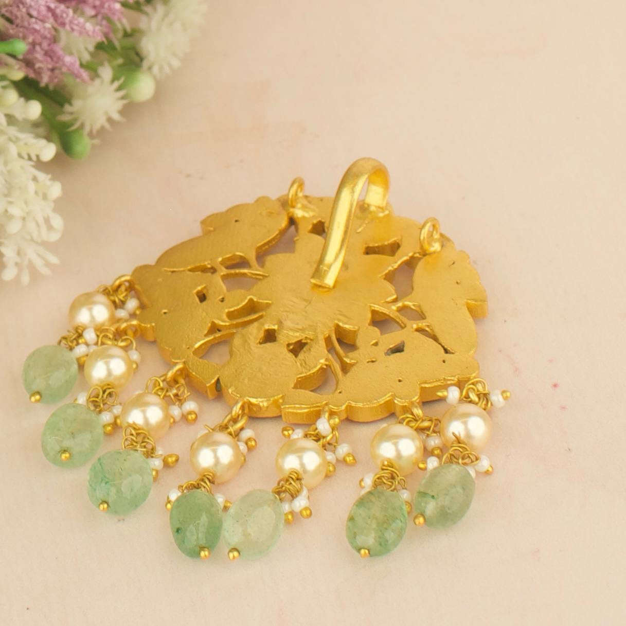 Gold jadau kundan locket with guttapusalu hanging and green beads