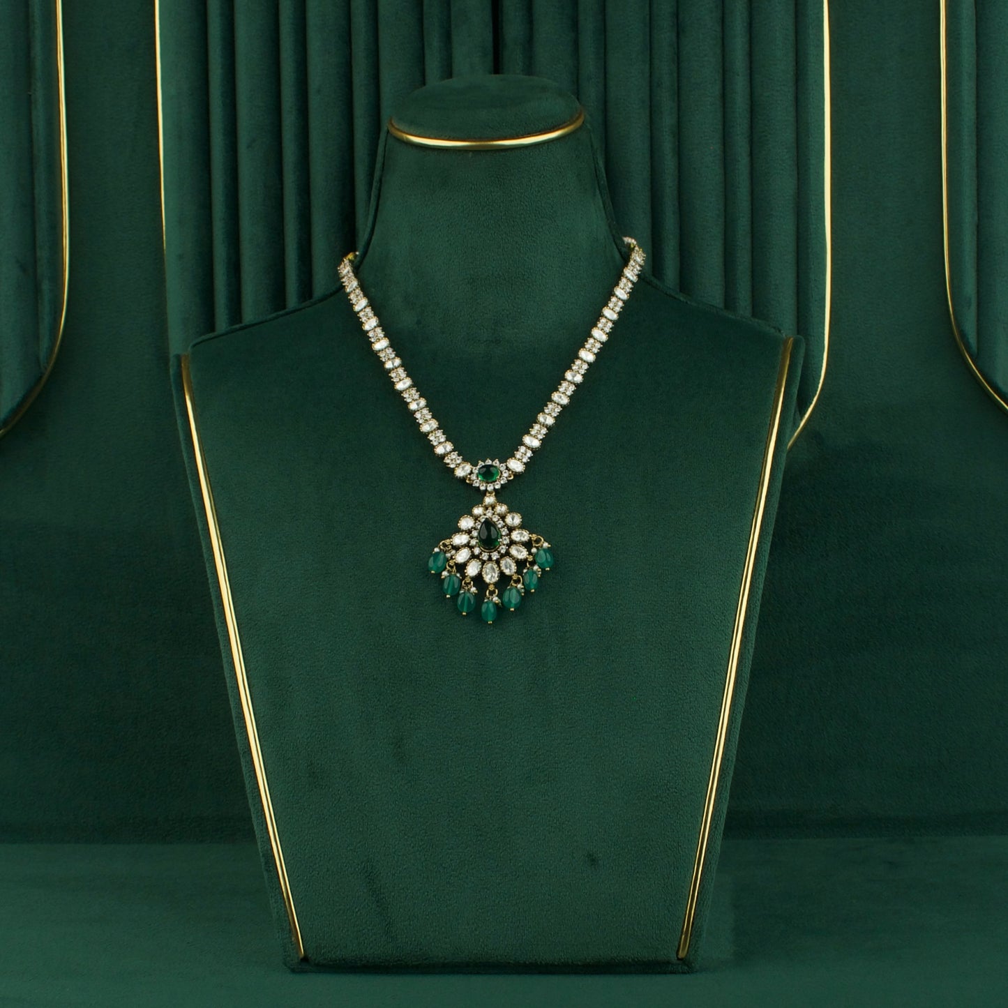 Sleek Victorian finish polki necklace set