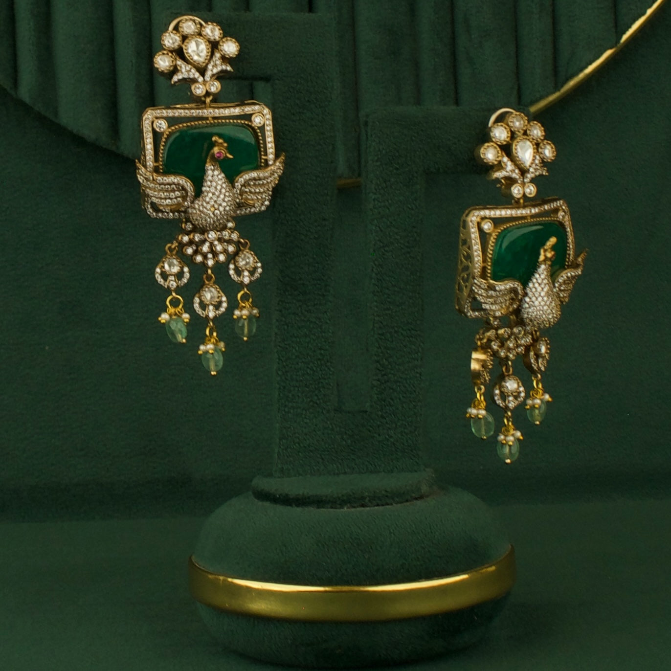Grand intricate Design Fusion Kundan & Polki Victorian Necklace with Matching Earrings