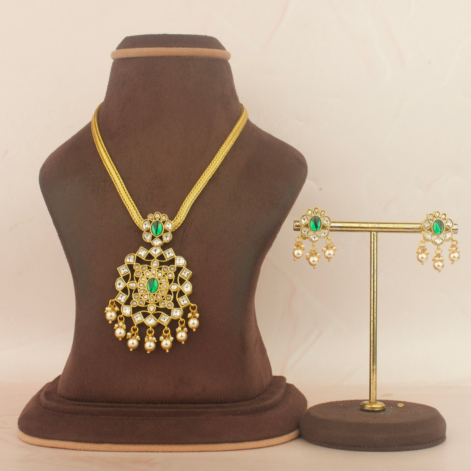 Charming Jadau Kundan Nantad style Short Necklace with Earrings