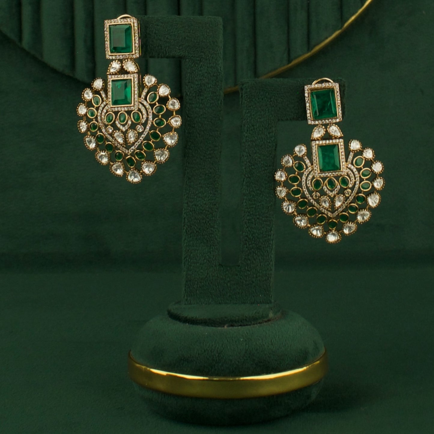 Sleek Graceful Design Polki Victorian Short Necklace Charm
