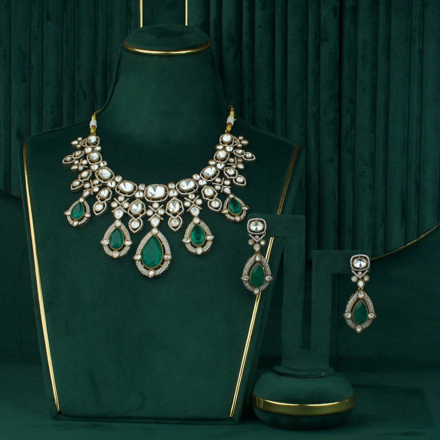 Majestic Emerald Teardrop Victorian Polki Necklace Set
