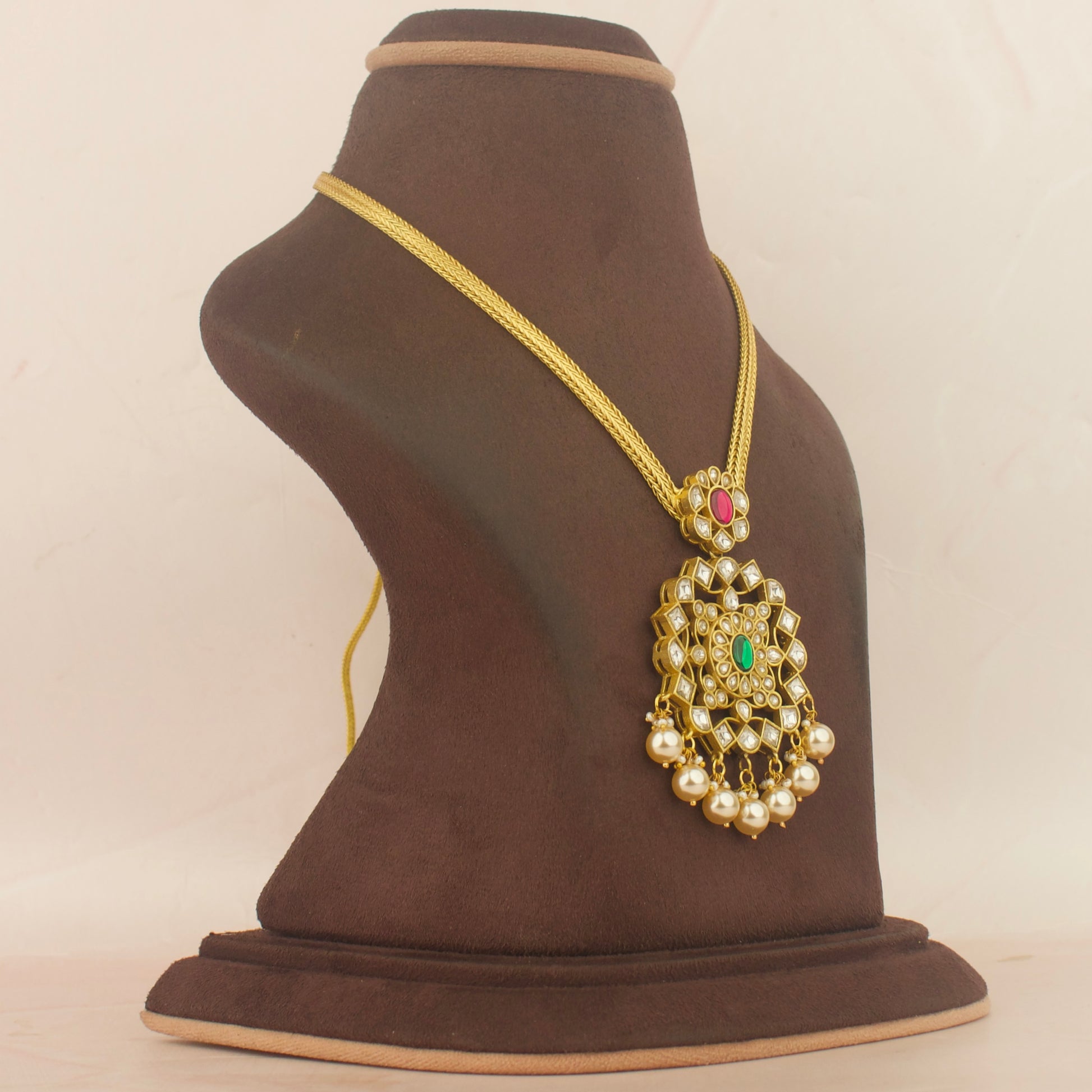 Charming Jadau Kundan Nantad style Short Necklace with Earrings