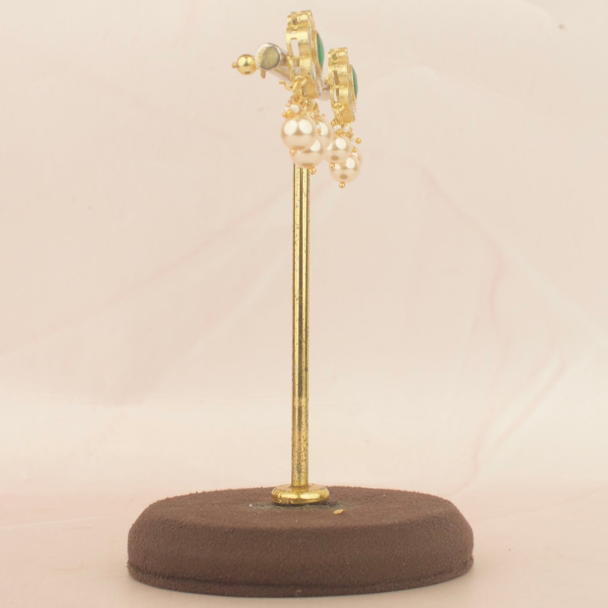 Charming Jadau Kundan Nantad style Short Necklace with Earrings