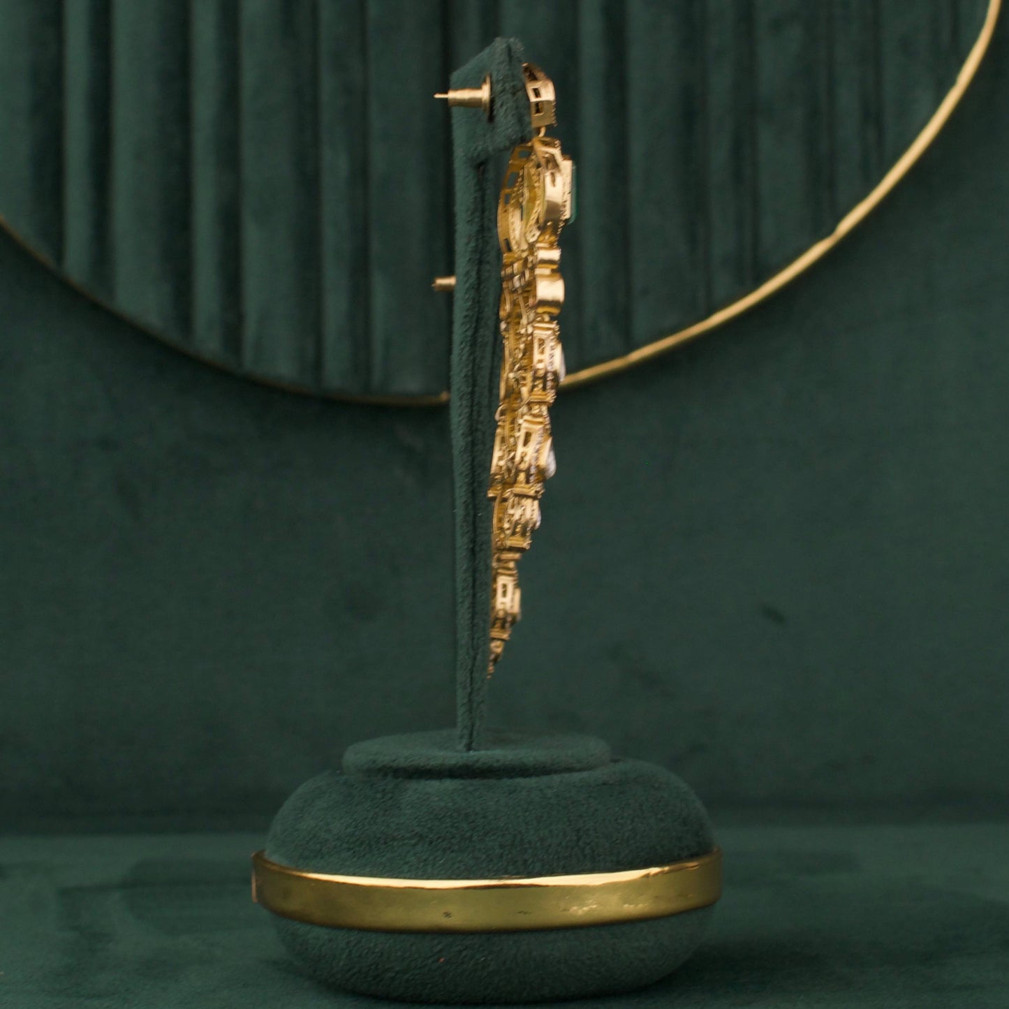 Premium Grand Victorian Polki Necklace Set With Emerald Stone And Matching Earrings