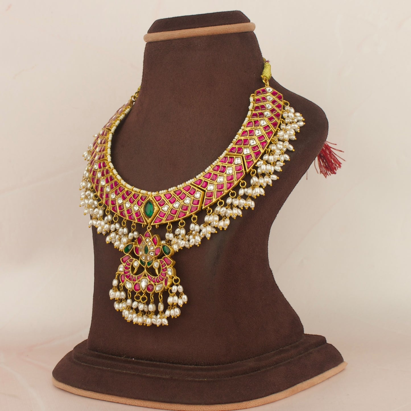 Traditional Jadau Kundan Guttapusulu Necklace with Pearl Detailing